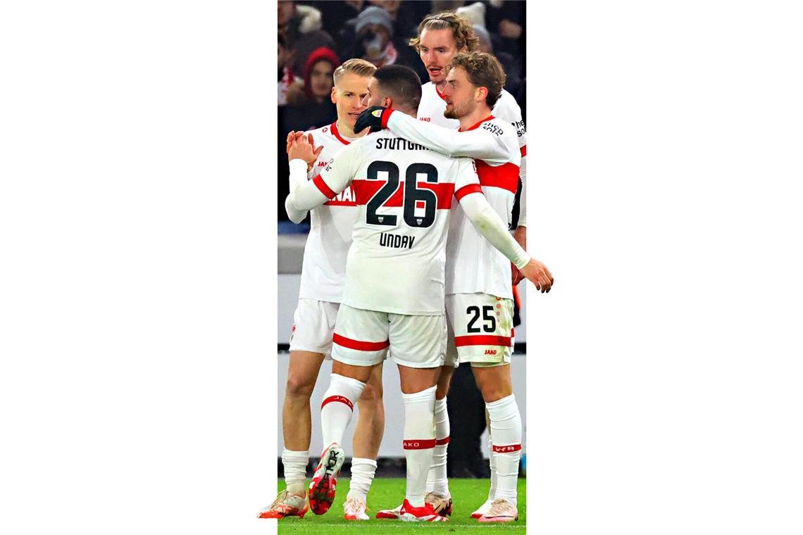 Offensivspieler des VfB unter sich: Chris Führich, Deniz Undav, Nick Woltemade und Jacob Bruun Larsen (von links).