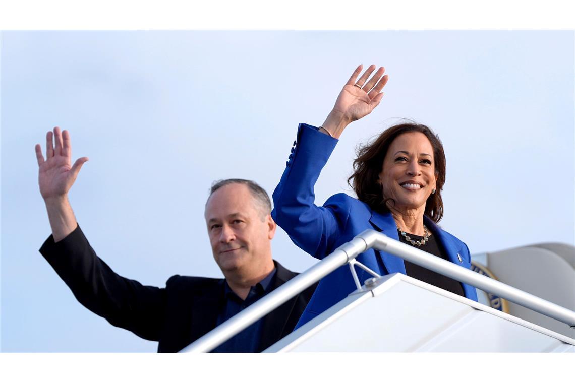 Oft neben der demokratischen US-Präsidentschaftskandidatin Kamala Harris: Ihr Ehemann Doug Emhoff, der seit 2021 der erste Second Gentleman des Landes ist. (Archivbild)