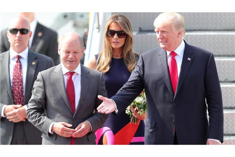 Olaf Scholz  will Donald Trump nach seiner Amtseinführung besuchen. (Archivbild)