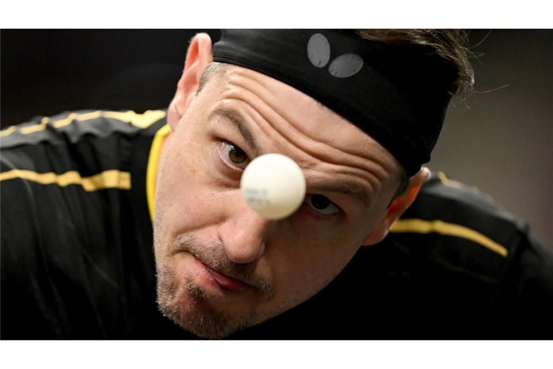 Olympia-Abschied: Tischtennis-Star Timo Boll fixiert den Ball in seinem letzten internationalen Spiel.