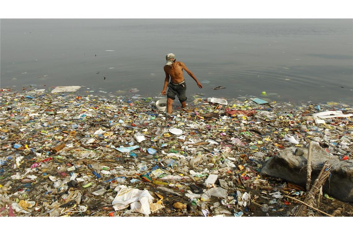 Paradiesischer Strand oder Hölle voller Plastik? Die Vermüllung ist weit fortgeschritten.