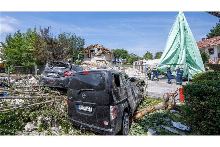 Parkende Autos wurden schwer beschädigt.