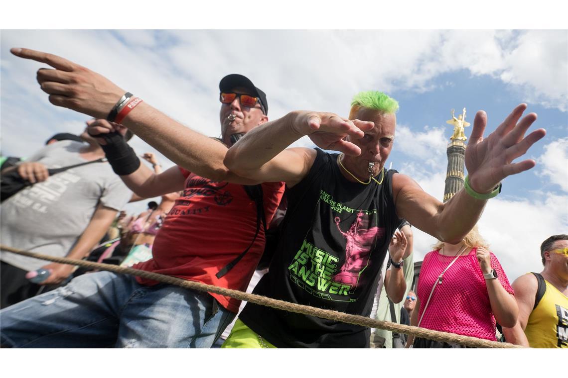 Partystimmung in Berlin:  Technoparade "Rave The Planet"