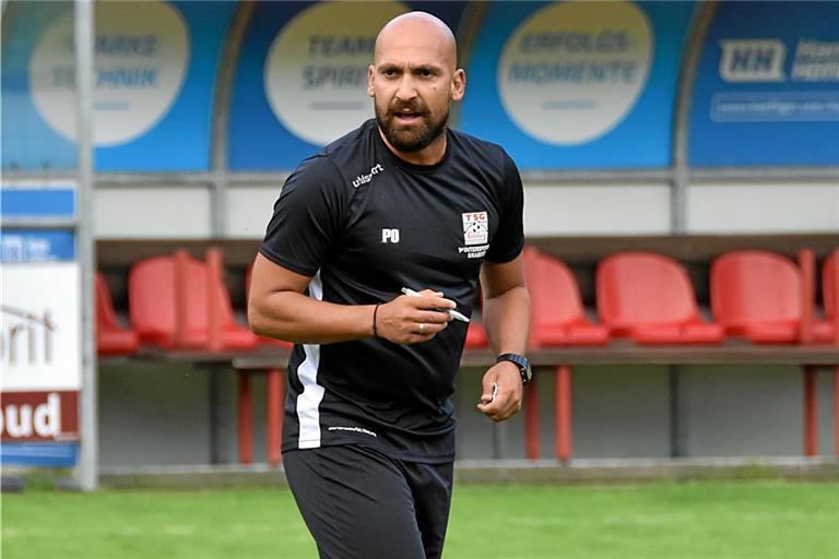 Pavlos Osipidis notiert in den Testspielen und den beiden WFV-Pokal-Duellen einige positive Dinge. Der TSG-Trainer weiß aber auch, dass weiterhin viel zu tun bleibt. Foto: Tobias Sellmaier