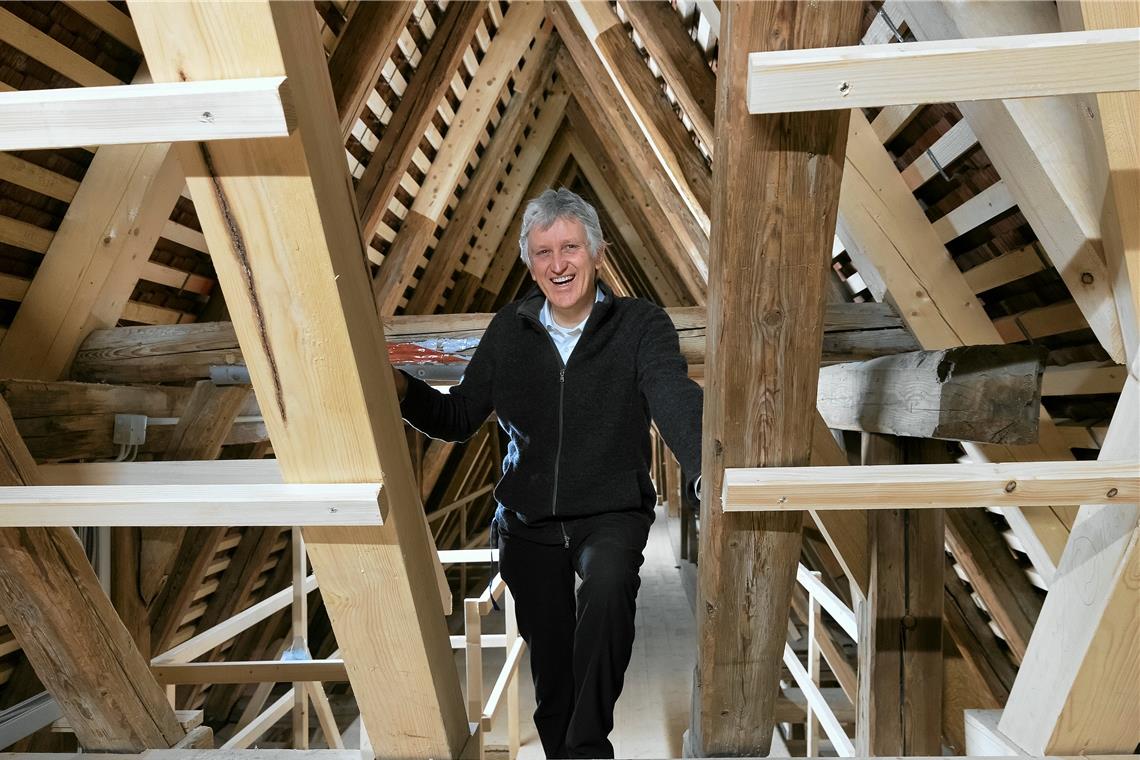 Pfarrer Hans Joachim Stein freut sich, dass die Sanierung der Stadtkirche glatt lief und Dachstuhl, Dach und Fassade für lange Zeit fit gemacht sind.