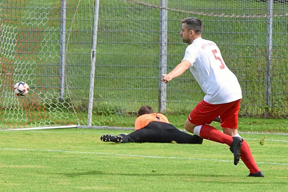 Pierre Paul und die SVG Kirchberg bejubeln im zweiten Saisonspiel ihren zweiten Saisonsieg. Foto: Tobias Sellmaier