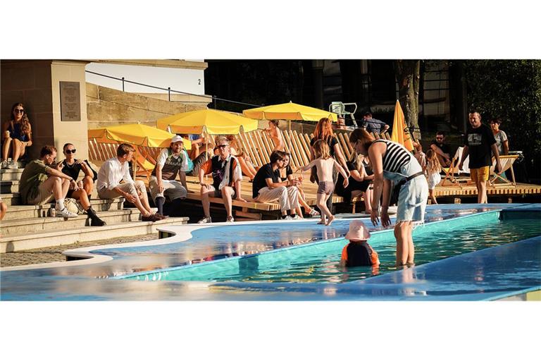 Planschen vor dem Stadtpalais- beim Festival „Stuttgart am Meer“ ist das mitten in der Stadt möglich.