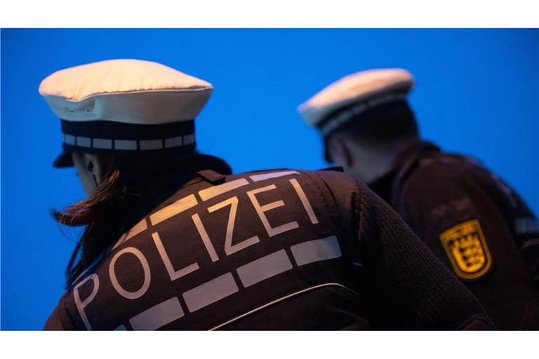 Polizeibeamte sollen besser ausgerüstet werden, um sich gegen Messerangriffe zu schützen. (Symbolbild)