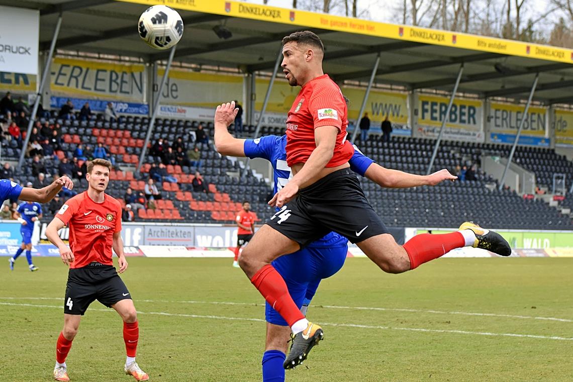 Präsentiert sich bei der Elf aus dem Fautenhau bislang sehr zweikampf- und auch kopfballstark: Lamar Yarbrough. Foto: T. Sellmaier