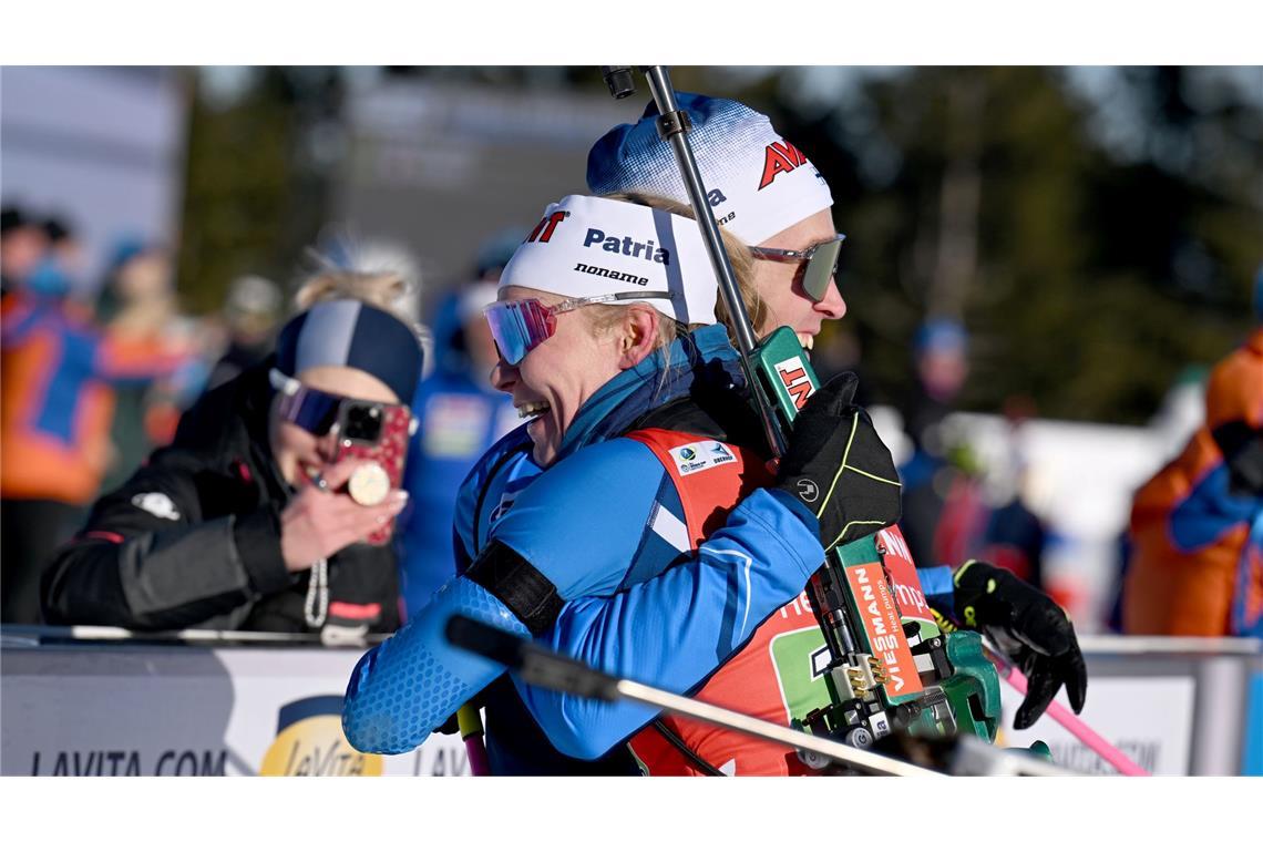 Premierensieg für Finnland: Suvi Minkkinen (vorn) und Tero Seppala lassen die Konkurrenz hinter sich.