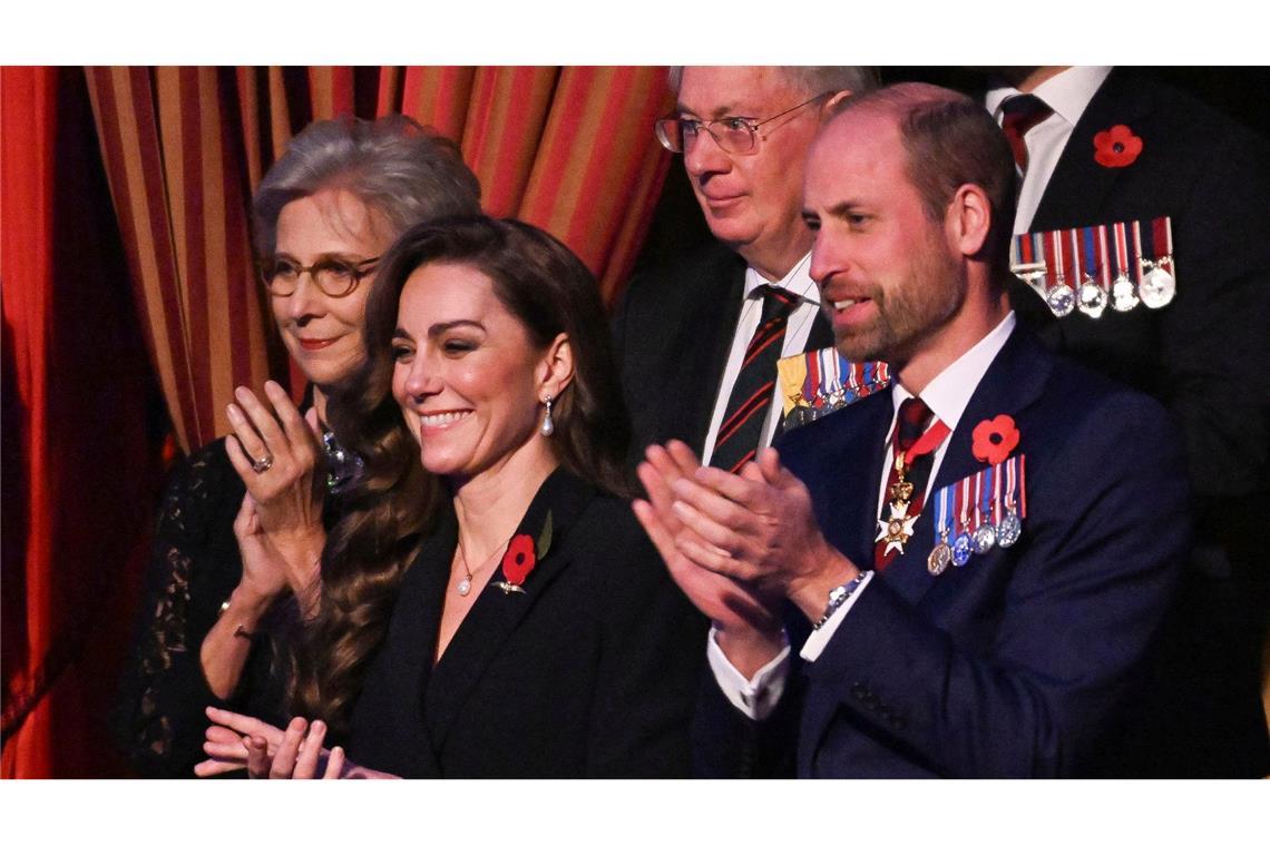 Prinzessin Kate und Prinz William beim Royal British Legion Festival of Remembrance in der Royal Albert Hall am Vorabend. Erstmals seit dem Ende ihrer Chemotherapie zeigt sich die Frau des britischen Thronfolgers wieder bei wichtigen Auftritten.