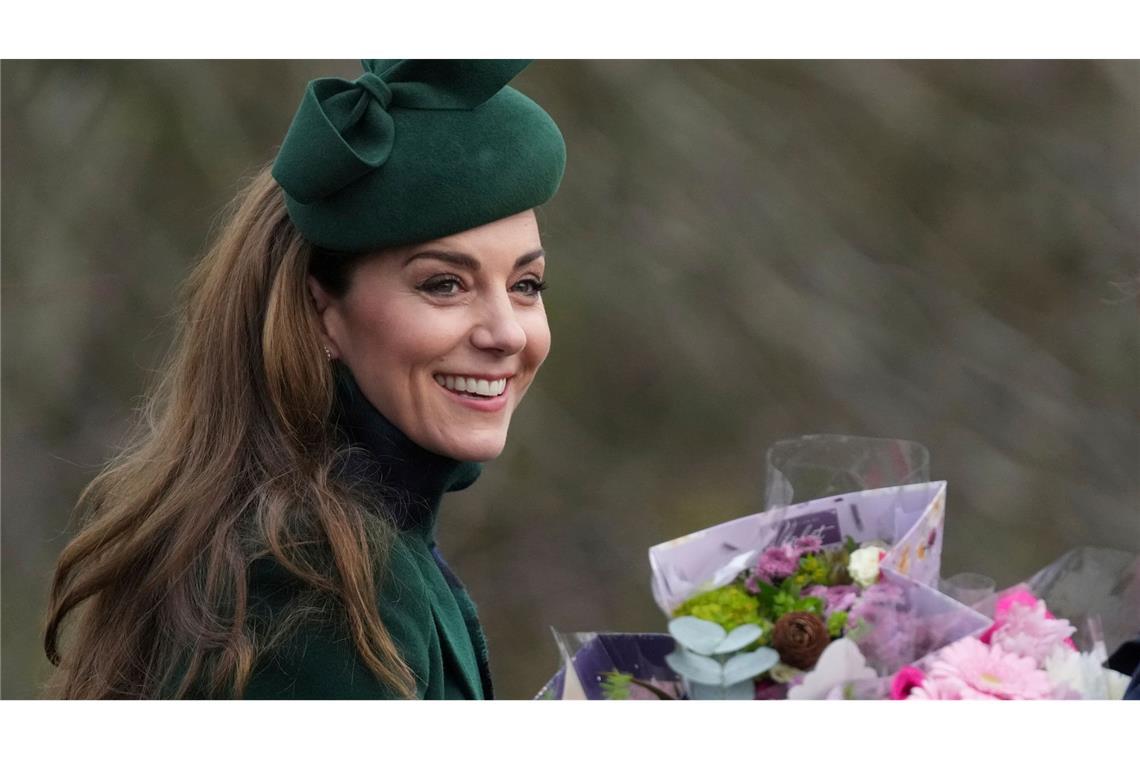 Prinzessin Kate wurde mit Blumen "überhäuft", wie der Sender Sky News kommentierte.