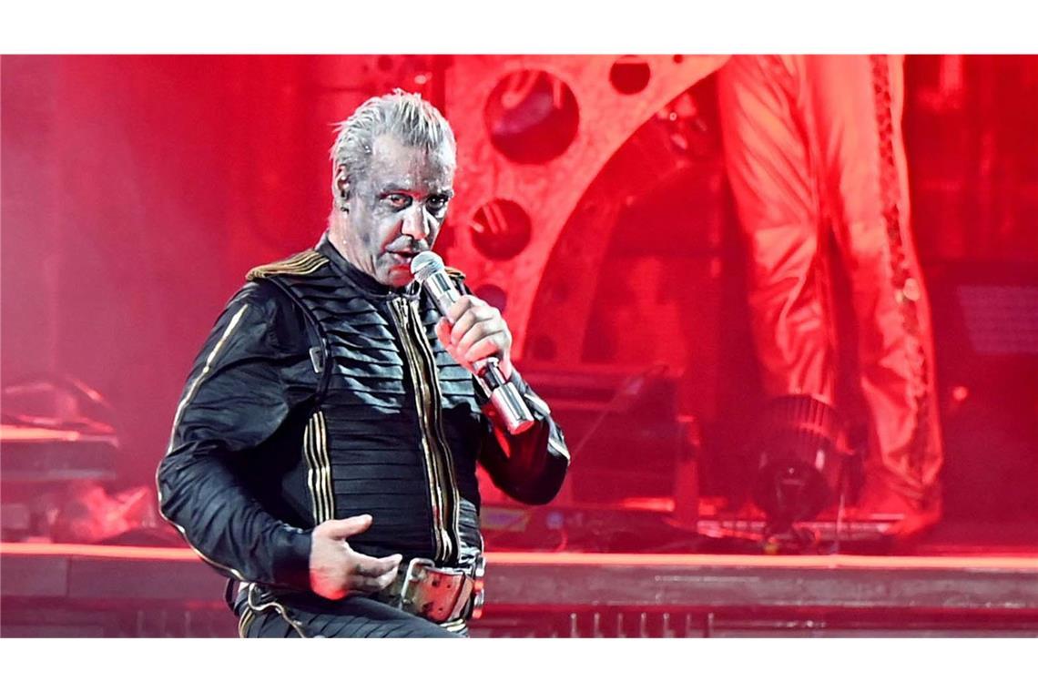 Rammstein-Sänger Till Lindemann hat eine Solo-Tour angekündigt.