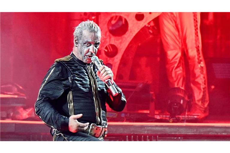 Rammstein-Sänger Till Lindemann hat eine Solo-Tour angekündigt.