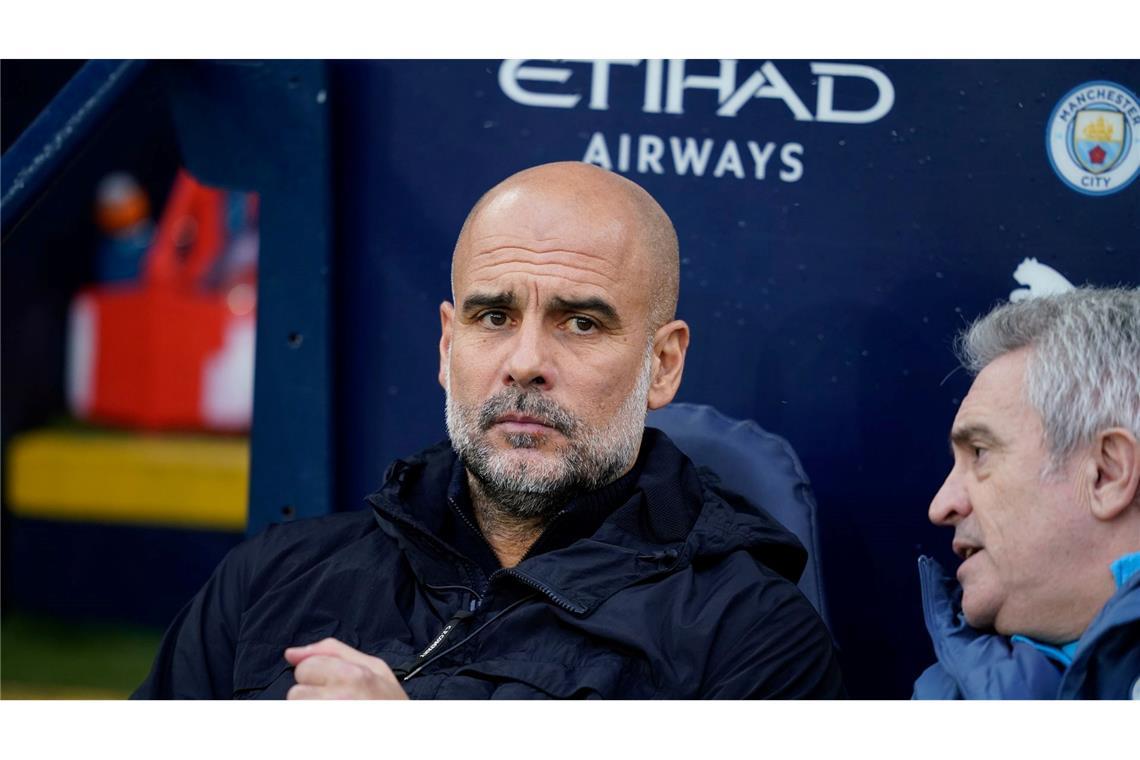 Ratlos: Pep Guardiola steckt mit Manchester City weiter tief in der Krise.