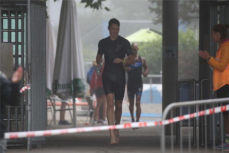 Raus aus dem Freibad und rein in die Wechselzone: Das ist auch das Konzept für den nächsten Citytriathlon im April. Foto: A. Becher