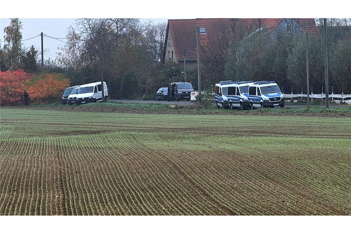 Razzia gegen mutmaßliche Rechtsterroristen am Rande von Grimma.