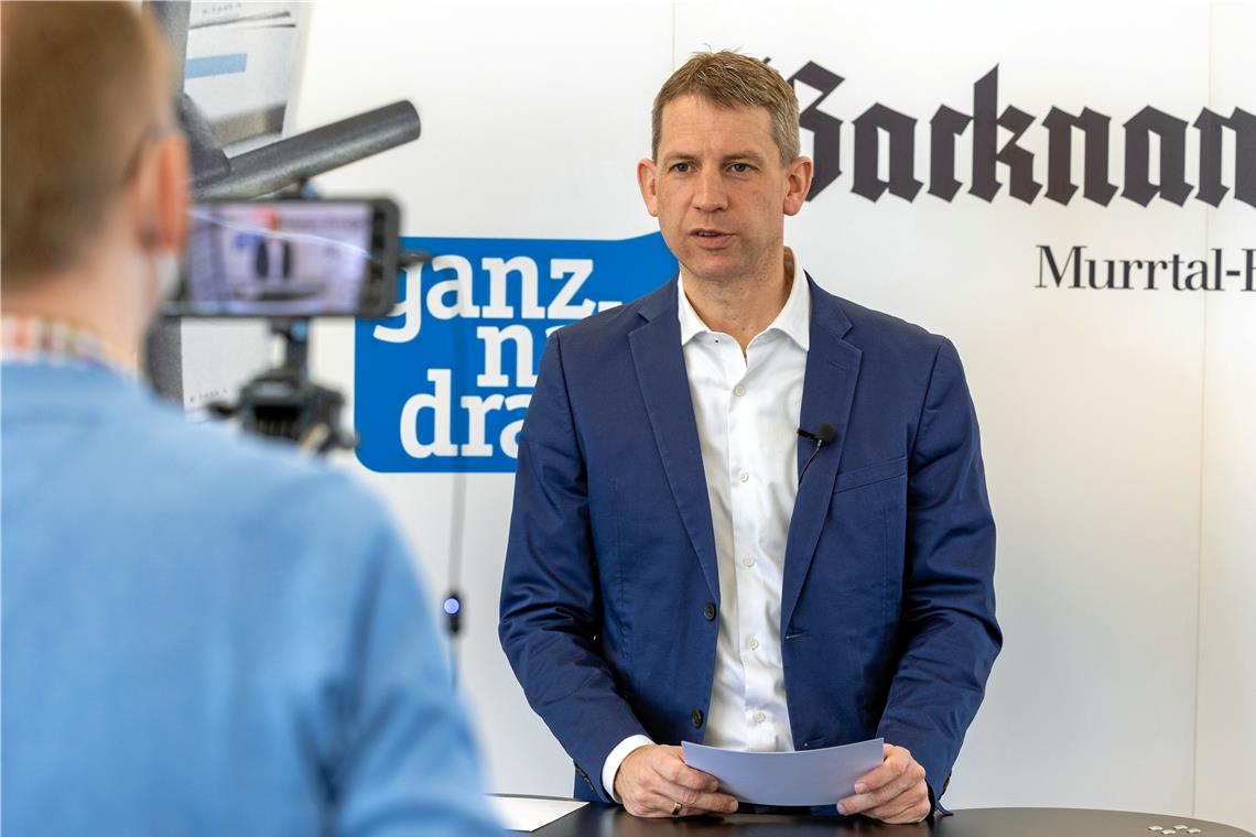 Redaktionsleiter Kornelius Fritz hat die digitale Preisverleihung der BKZ-Sportler des Jahres im Studio in Backnang moderiert. Foto: A. Becher