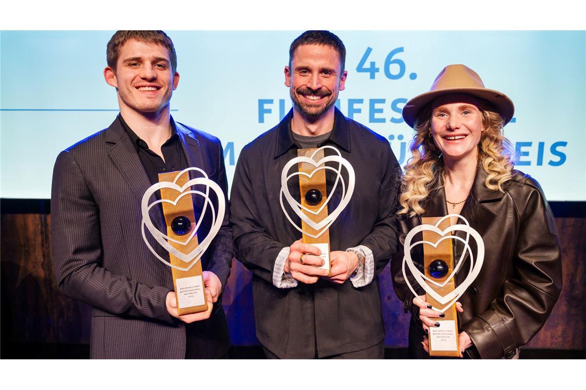 Regisseur Lauro Cress (M) hat für seinen Film "Ungeduld des Herzens" den Hauptpreis gewonnen. Ladina von Frisching und Giulio Brizzi wurden als beste Nachwuchsdarsteller geehrt.