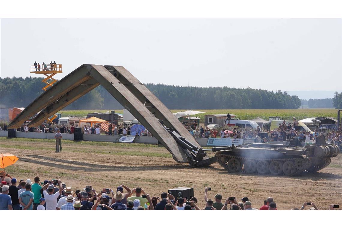 Renn-Trecker mit tausenden PS messen sich am Wochenende auf dem Festival beim sogenannten „Tractor Pulling“.