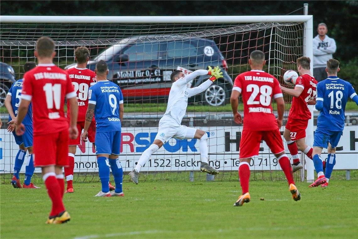 Rettete Backnang in letzter Minute einen Punkt: Loris Maier. Unverdient war der TSG-Teilerfolg gegen die Stuttgarter Kickers aber nicht. Foto: A. Becher