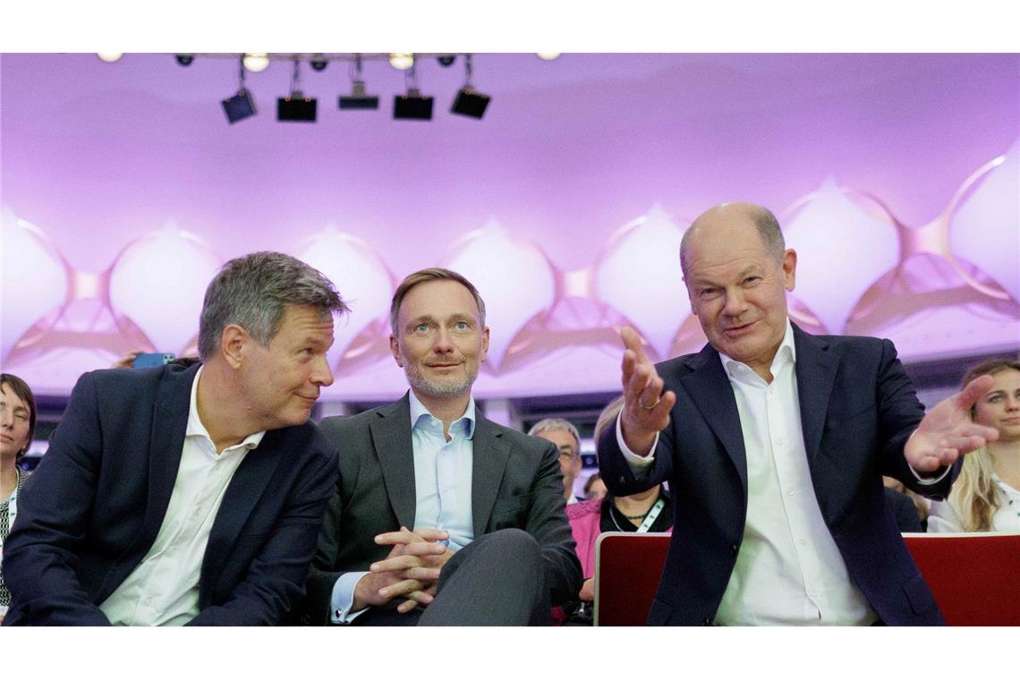 Robert Habeck, Christian Lindner und Bundeskanzler Olaf Scholz beim Startup Germany Summit 2024.