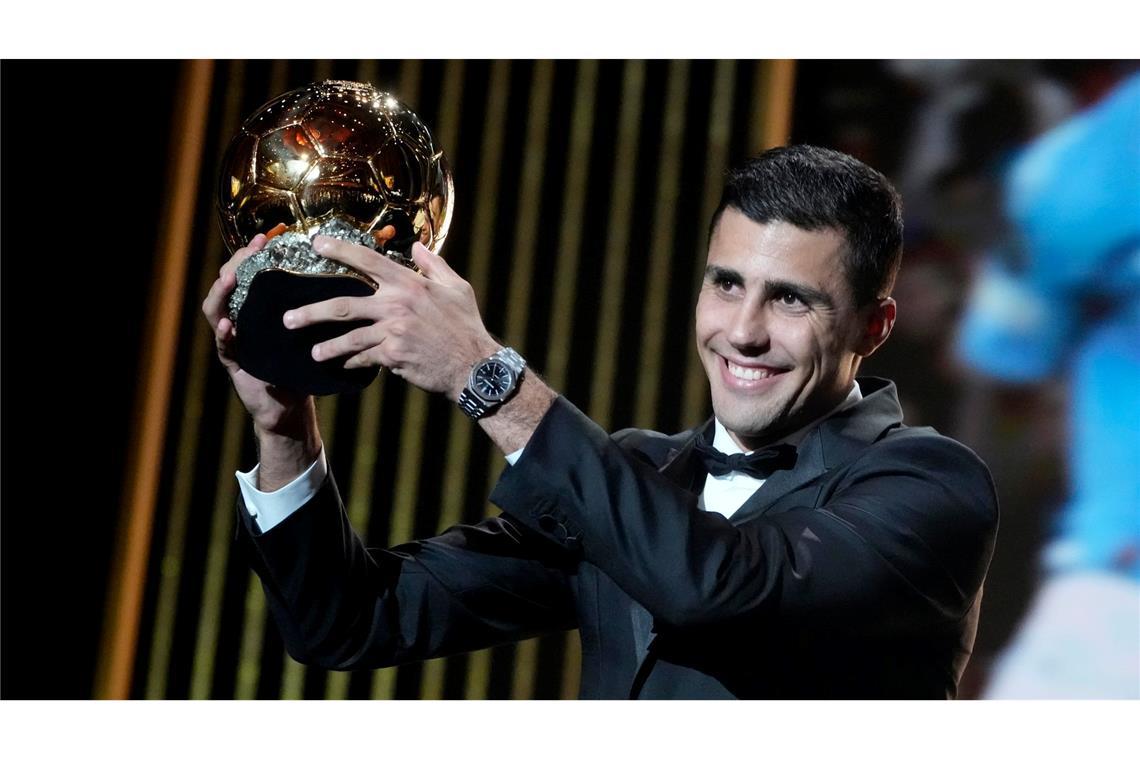 Rodri ließ sich für die Auszeichnung mit dem Ballon d'Or feiern. (Archivbild)