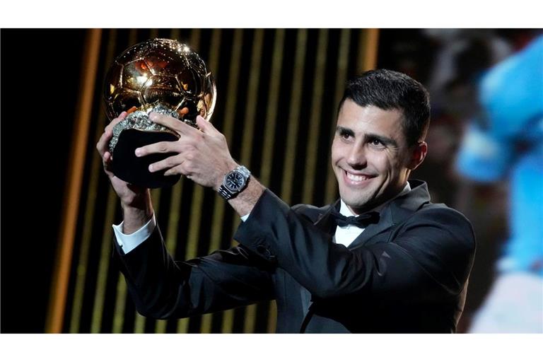 Rodri ließ sich für die Auszeichnung mit dem Ballon d'Or feiern. (Archivbild)