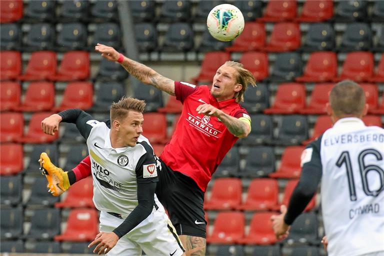 Routinier Kai Gehring (Mitte) ist momentan Großaspachs einziger Innenverteidiger, der im Pokalduell in Hall einsatzfähig ist. Foto: A. Becher