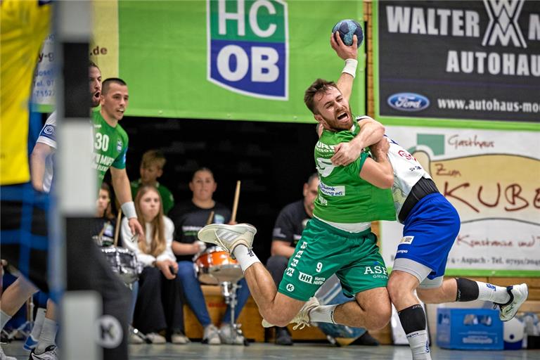 Ruben Sigle scheiterte mit dem letzten HCOB-Wurf in der umkämpften Partie am Kornwestheimer Keeper. Das Remis empfanden die Hausherren als Punktverlust. Foto: Alexander Becher