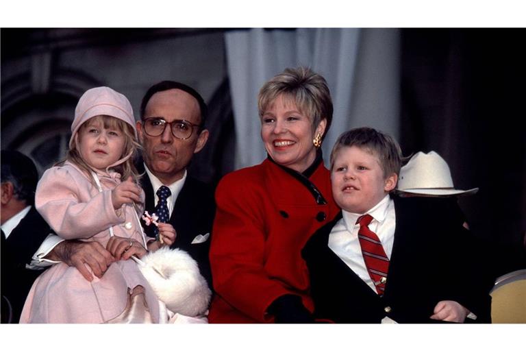 Rudy Giuliani mit seiner (inzwischen geschiedenen) Frau Donna und den Kindern Caroline und Andrew.