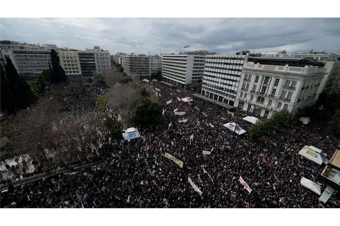 Rund 170.000 Menschen gingen allein in Athen auf die Straße.