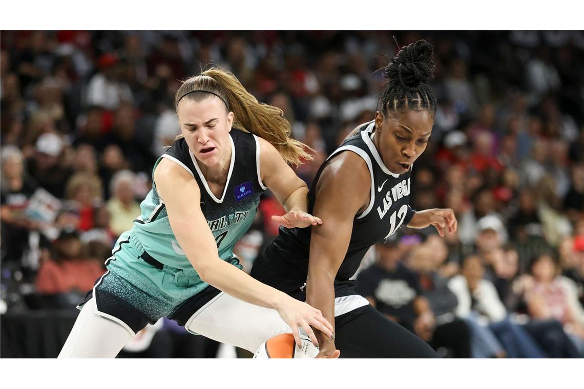 Sabrina Ionescu (links) steht mit den New York Liberty erneut in den Finals der WNBA.