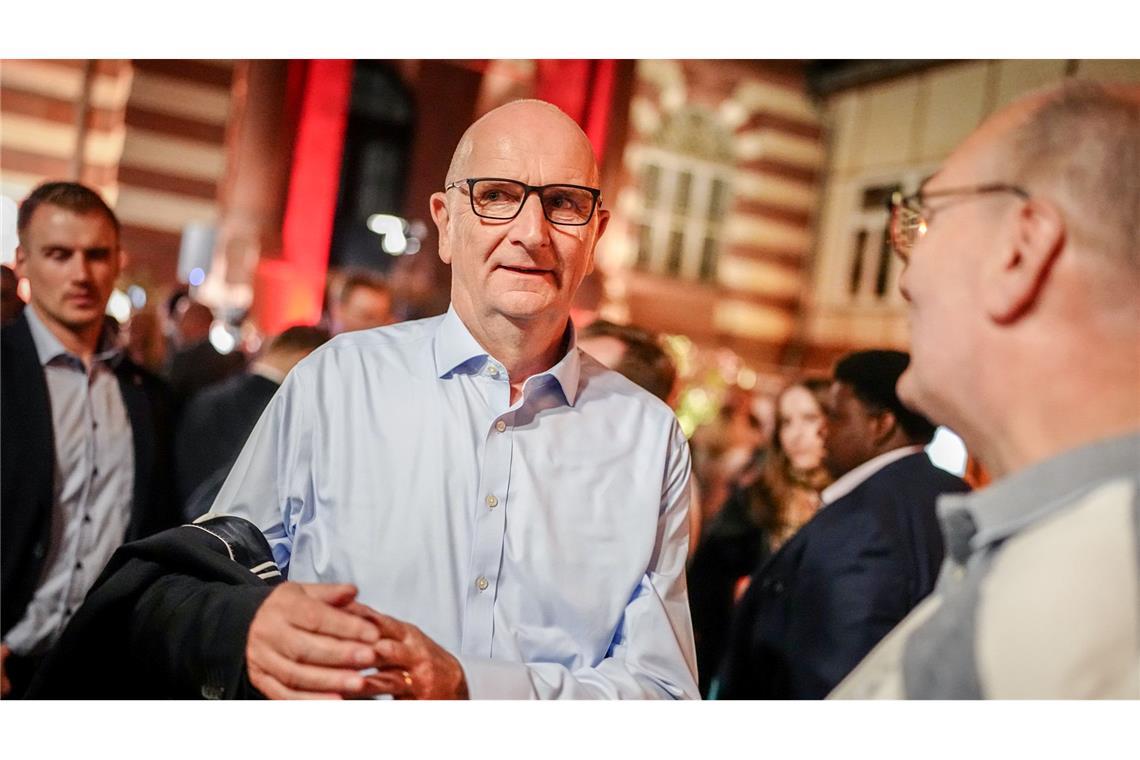 Sakko aus, Party kann beginnen - Wahlgewinner Dietmar Woidke, Ministerpräsident von Brandenburg, hat bei der Landtagswahl in Brandenburg die meisten Stimmen für seine SPD bekommen.