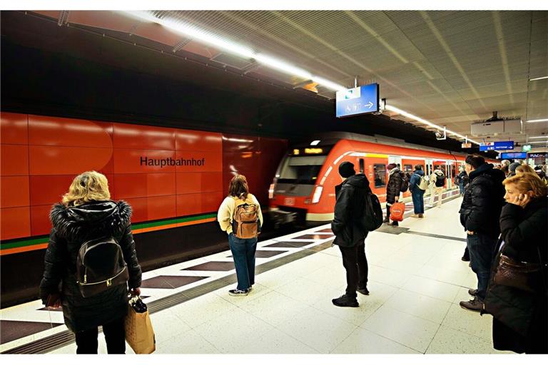 Samstags fährt die S-Bahn wieder jede Viertelstunde.