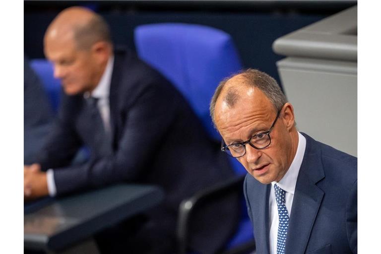 Schlagabtausch im Bundestag: Bundeskanzler Olaf Scholz und CDU-Chef Friedrich Merz haben über die Migrationspolitik gestritten.Schlagabtausch im Bundestag: Bundeskanzler Olaf Scholz und CDU-Chef Friedrich Merz haben über die Migrationspolitik gestritten.