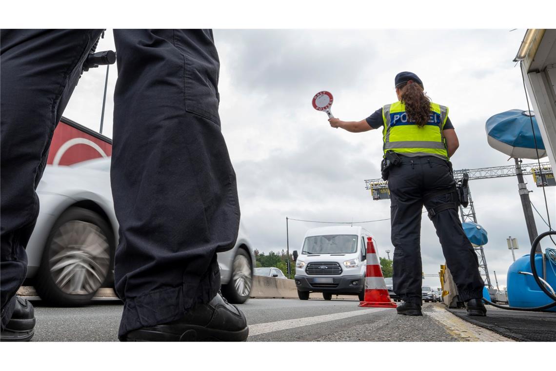 Schleuser nutzen zum Transport von Migranten oft Kleintransporter. (Archivbild)