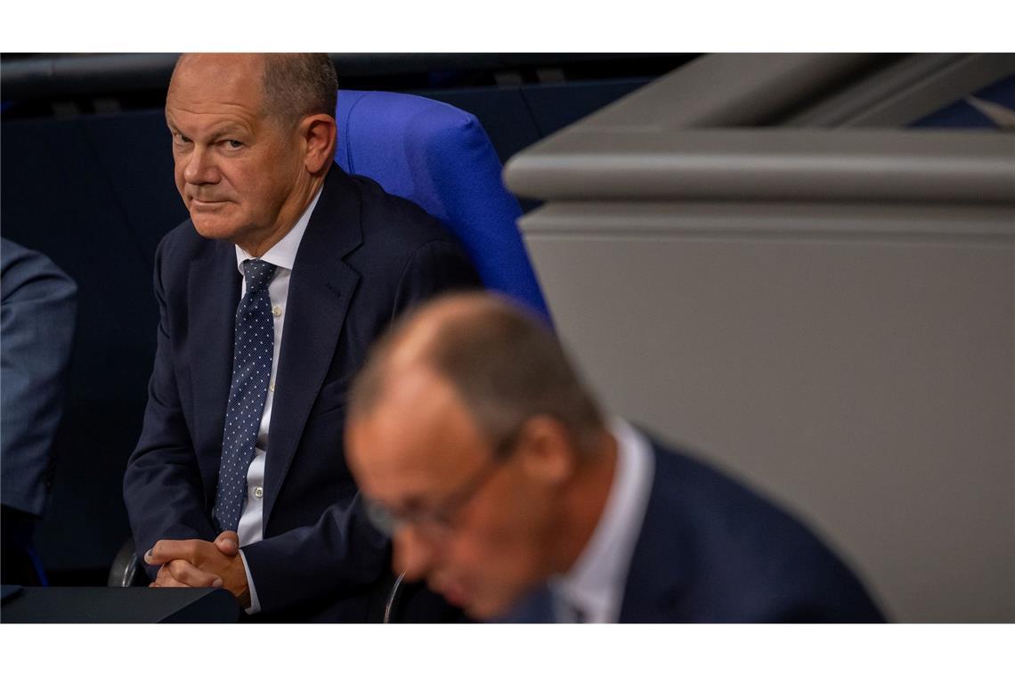 Scholz bietet Merz im Bundestag die Fortsetzung der Migrationsgespräche an, der will aber nicht.