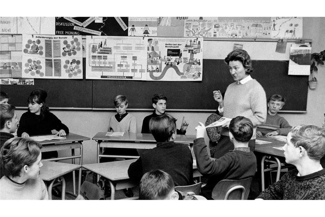 Schüler einer Volksschulklasse 1965 in Duisburg. (Archivfoto)