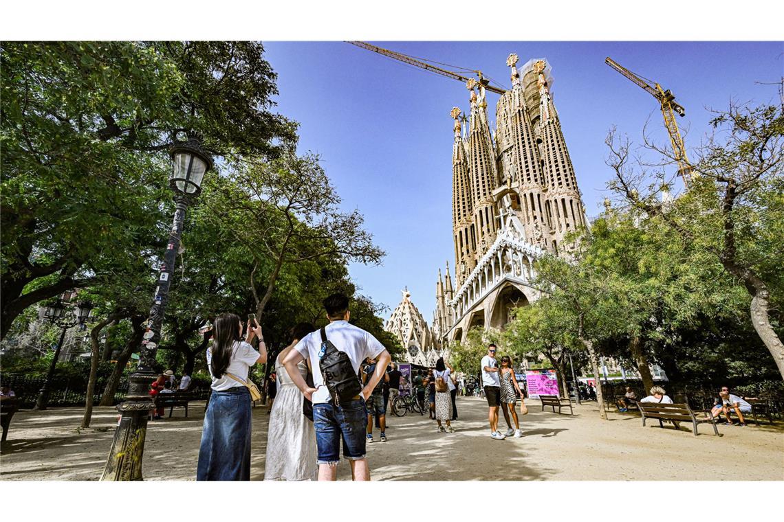 Seit 1882 wird an der  Sagrada Familia in Barcelona gebaut. Da war der Ulmer Turm noch nicht einmal fertig.