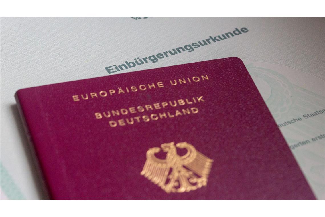 Seit einer Gesetzesreform vom Juni müssen Menschen, die Deutsche werden, ihre bisherige Staatsangehörigkeit dafür nicht mehr aufgeben. (Symbolfoto)