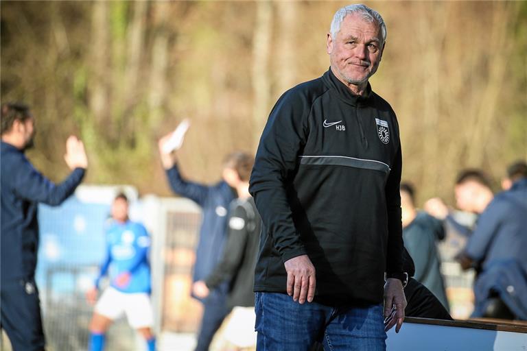 SG-Trainer Hans-Jürgen Boysen fordert in Homburg eine klare Leistungssteigerung von seinem Großaspacher Team. Foto: A. Becher