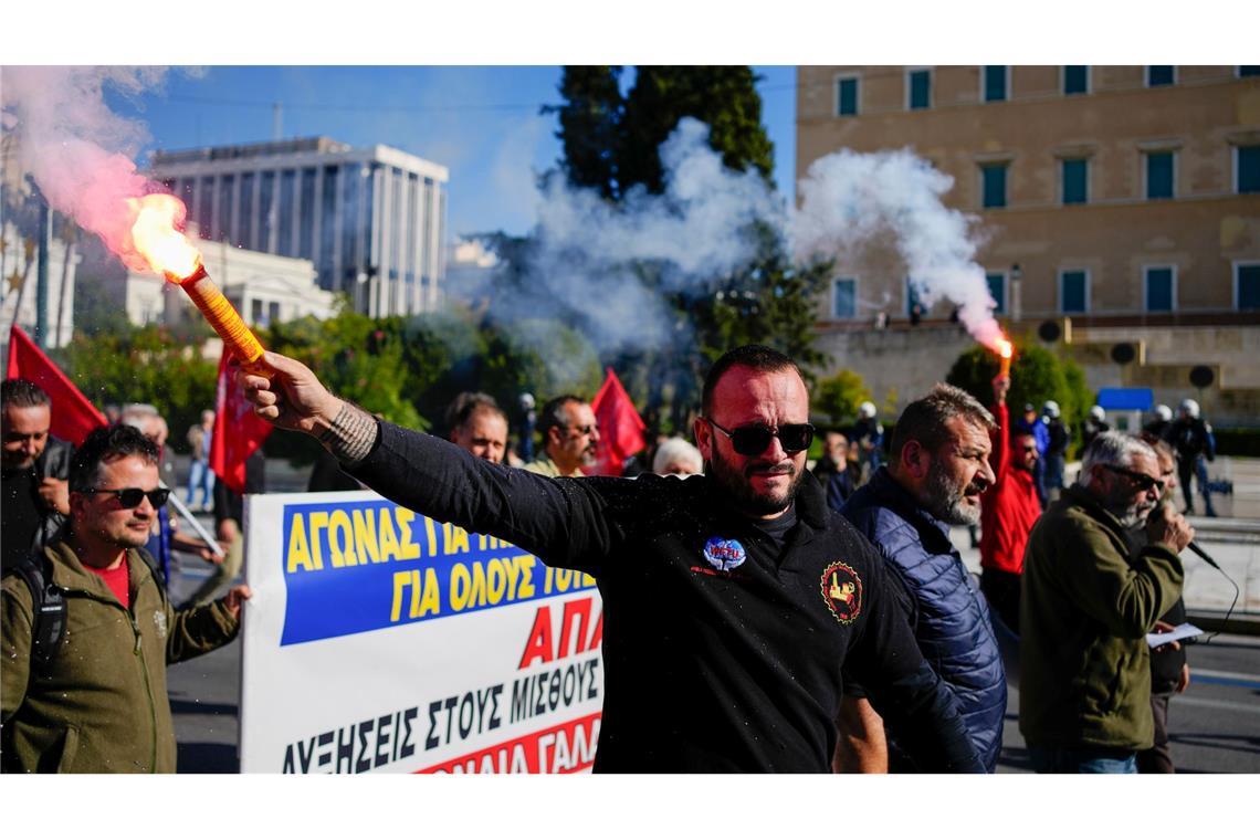 Sie wollen "in Würde leben": Demonstranten vor dem griechischen Parlament