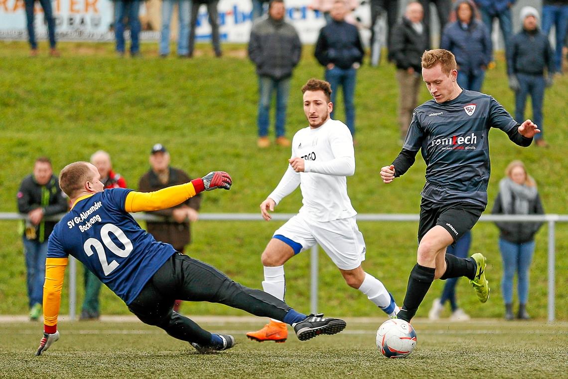 Simon Ferber (am Ball) gehört zu den Stützen in der Allmersbacher Mannschaft. Foto: A. Becher