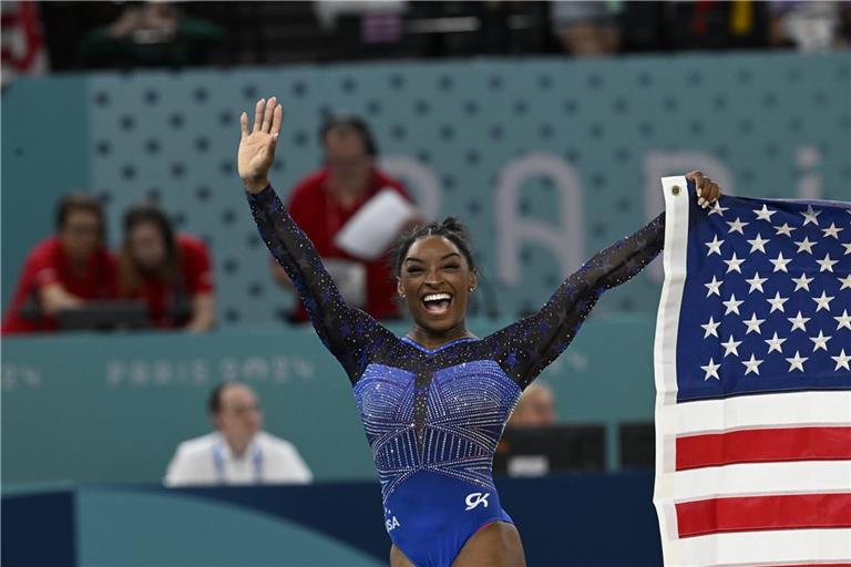 Simone Biles nach ihrem Sieg beim Mehrkampf-Finale bei den Olympischen Spielen 2024 in Paris.