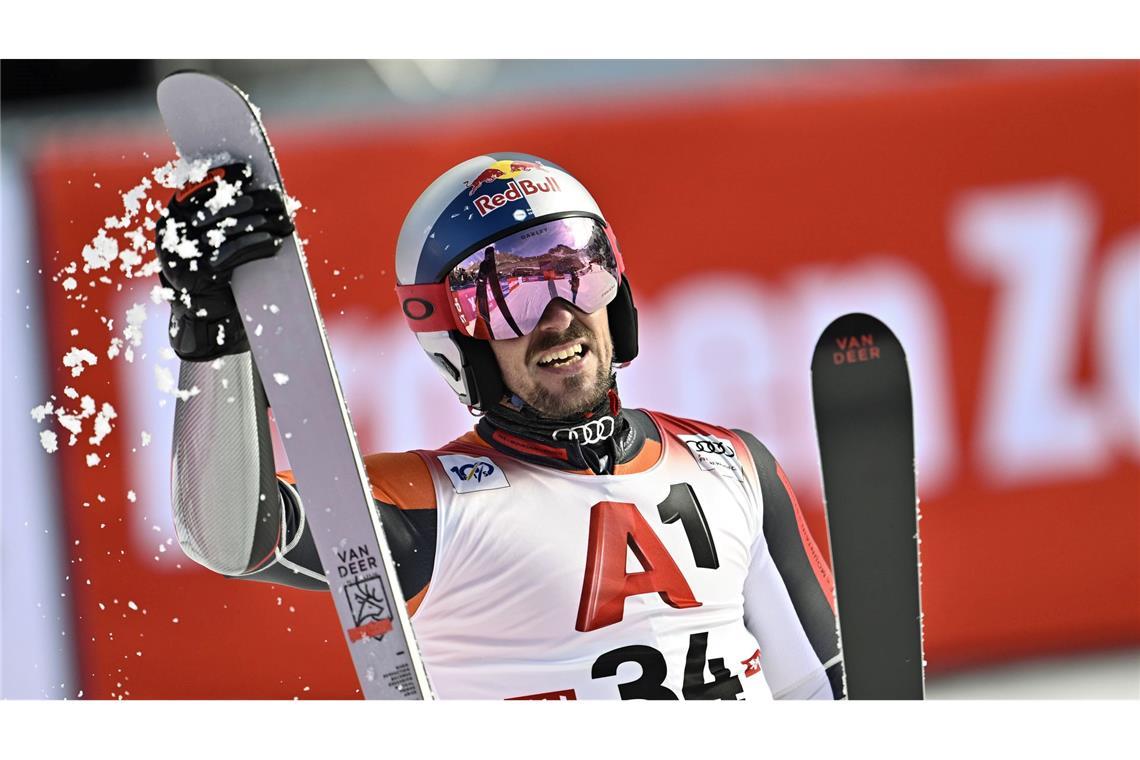 Ski-Star Hirscher begeistert bei Weltcup-Comeback in Sölden. Für Hirscher war es das erste Rennen seit mehr als fünf Jahren und fährt inzwischen nicht mehr für Österreich, sondern für die Niederlande, das Heimatland seiner Mutter - aber immer noch richtig gut und richtig schnell. 