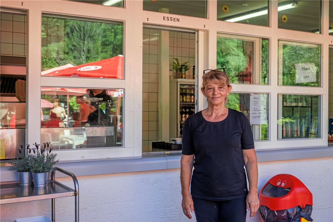 Sofia Papadopoulou hat im Sommer mit ihrem Team ein steiles Arbeitspensum. Der Kiosk ist von 10 bis 20 Uhr geöffnet. Foto: Stefan Bossow