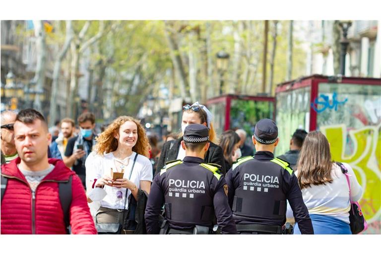 Städtische Polizisten in Barcelona: Die katalanische  Metropole  zählt in Europa zu den Hauptstädten der Taschendiebe.