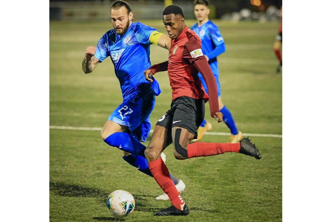 Stand nach viermonatiger Verletzungspause schnell wieder im Blickpunkt: Mohamed Diakite. Der Mittelfeldmann feierte bei Aspachs 2:1 gegen Walldorf ein gelungenes Comeback. Foto: A. Becher