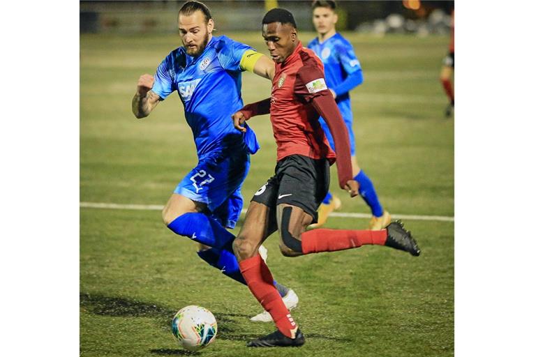 Stand nach viermonatiger Verletzungspause schnell wieder im Blickpunkt: Mohamed Diakite. Der Mittelfeldmann feierte bei Aspachs 2:1 gegen Walldorf ein gelungenes Comeback. Foto: A. Becher